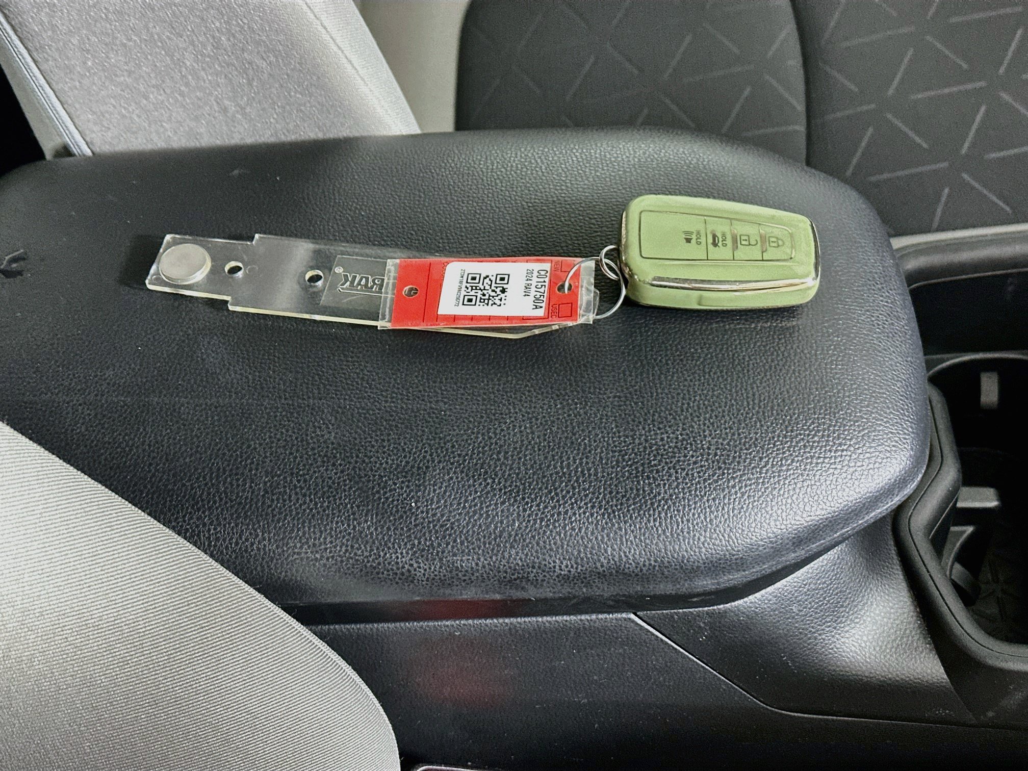 Used 2024 Toyota RAV4 XLE w/ Convenience Package FWD image 33