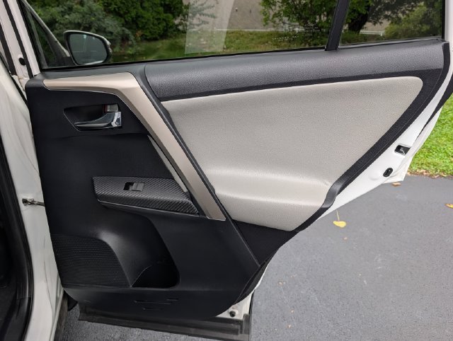 Used 2015 Toyota RAV4 XLE FWD image 34
