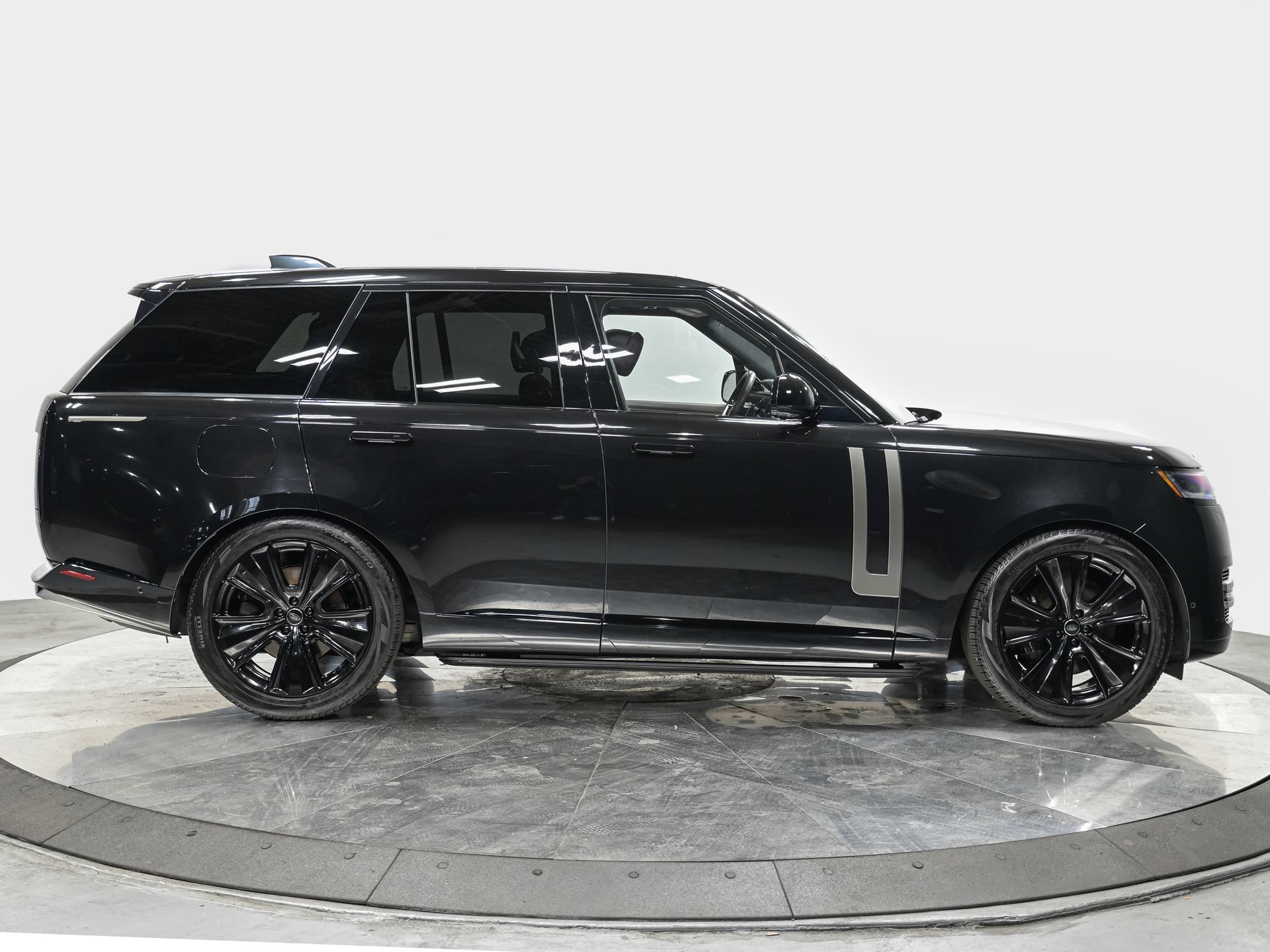 Used 2024 Land Rover Range Rover SE AWD/4WD image 8