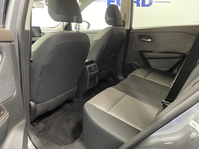 Used 2023 Nissan Rogue SV image 11