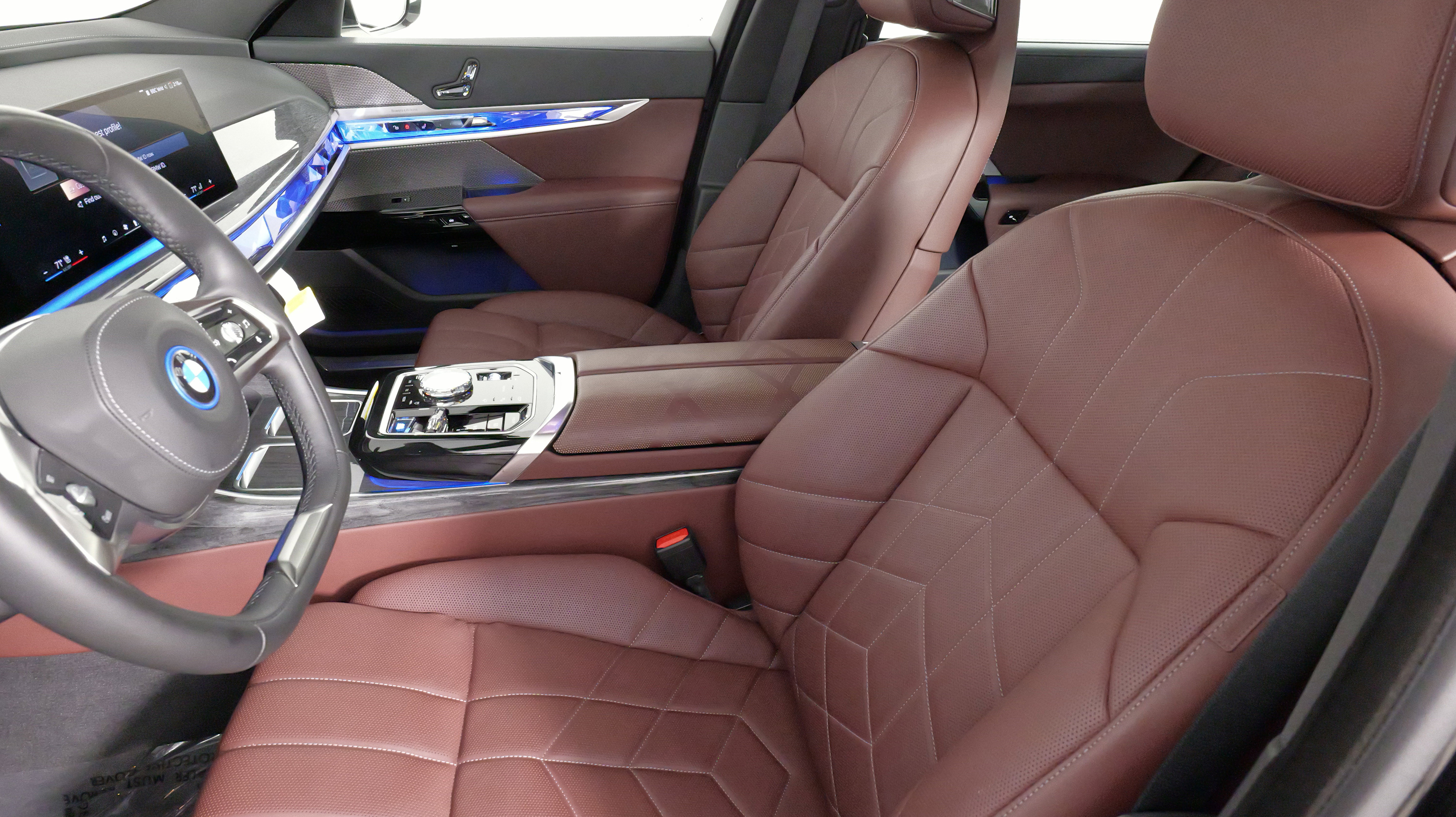 Used 2024 BMW i7 xDrive60 w/ Executive Package AWD/4WD image 29