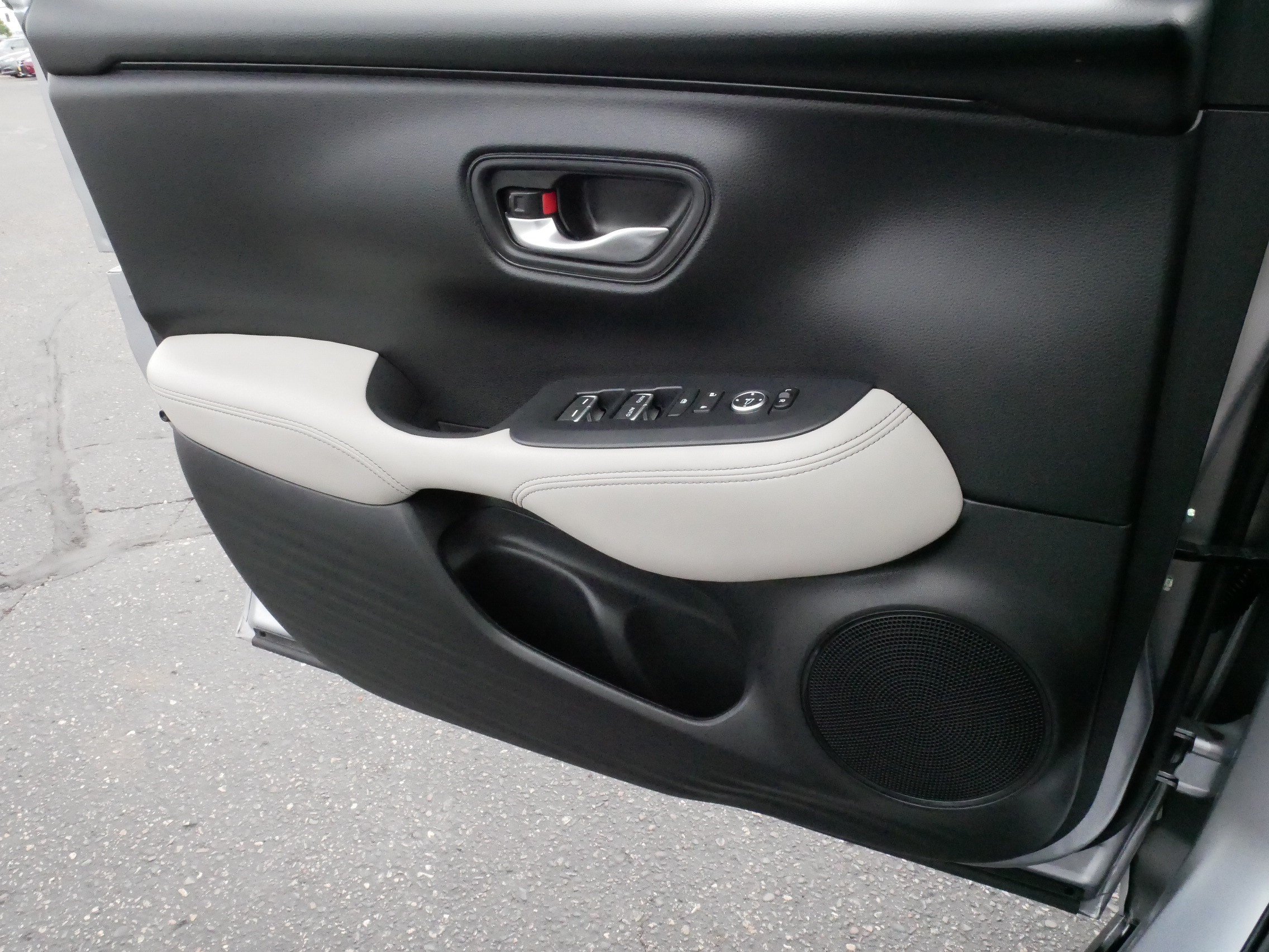 Used 2025 Honda HR-V EX-L image 29