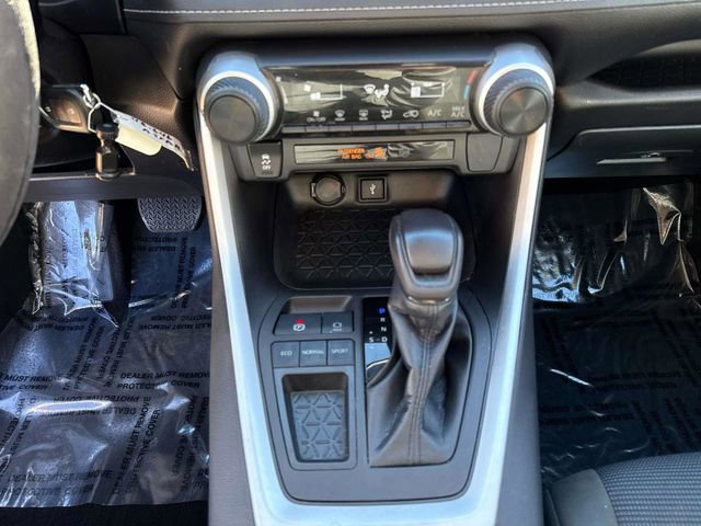 Used 2022 Toyota RAV4 LE image 30