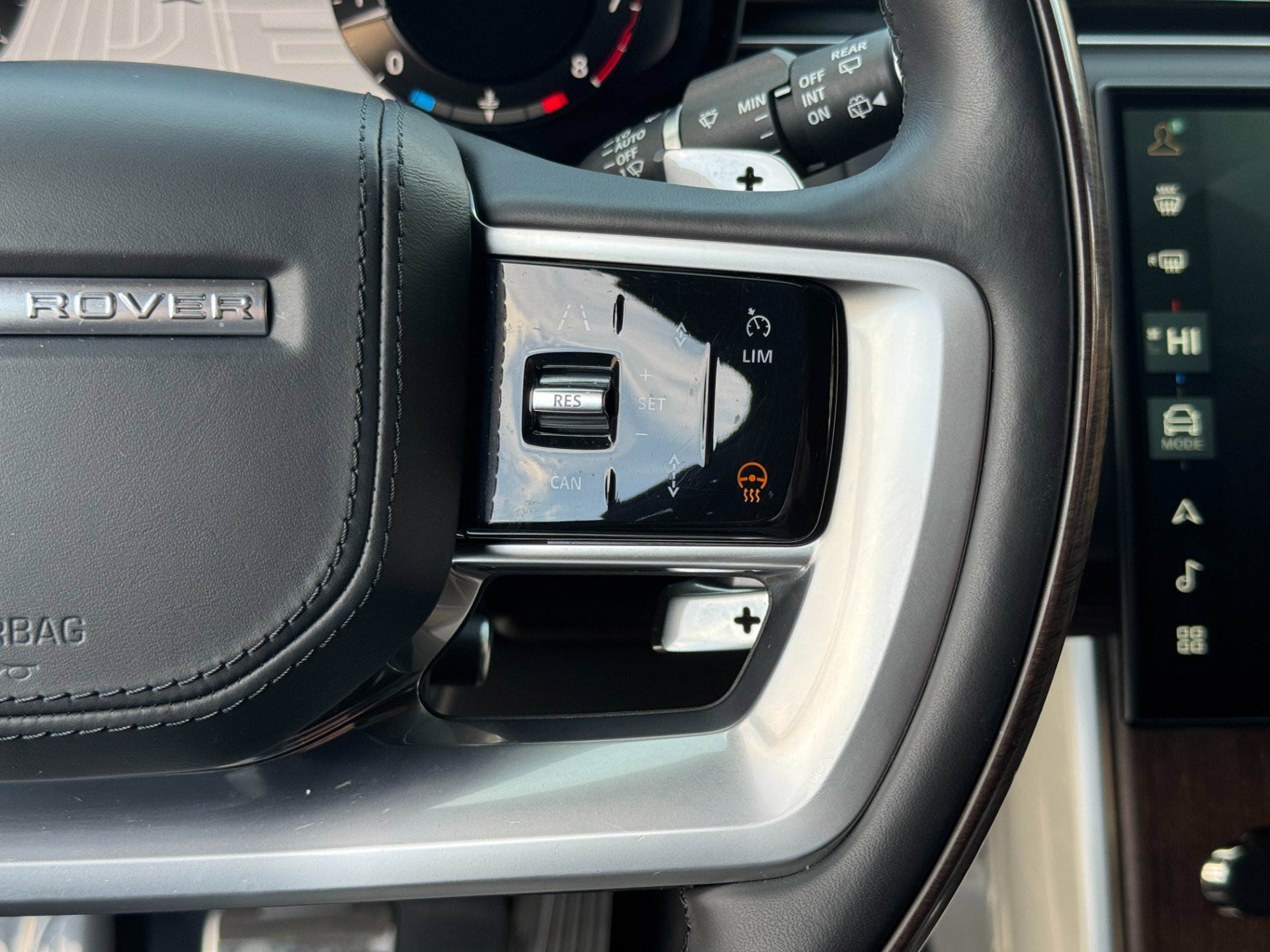 Used 2024 Land Rover Range Rover Long Wheelbase SE image 29