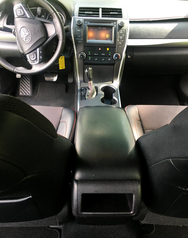 Used 2017 Toyota Camry SE image 19