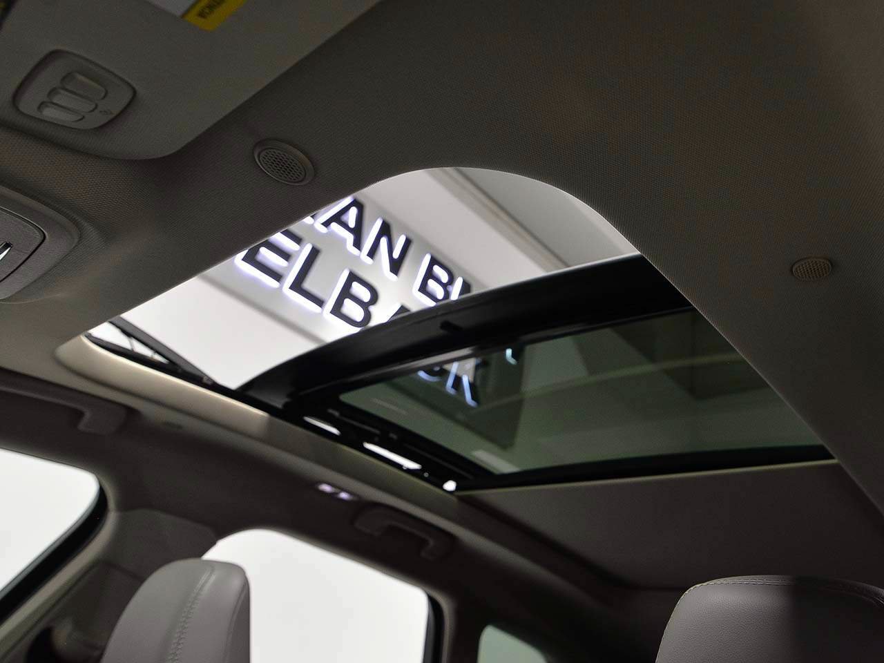 Used 2024 Lincoln Corsair AWD w/ Equipment Group 101A image 7