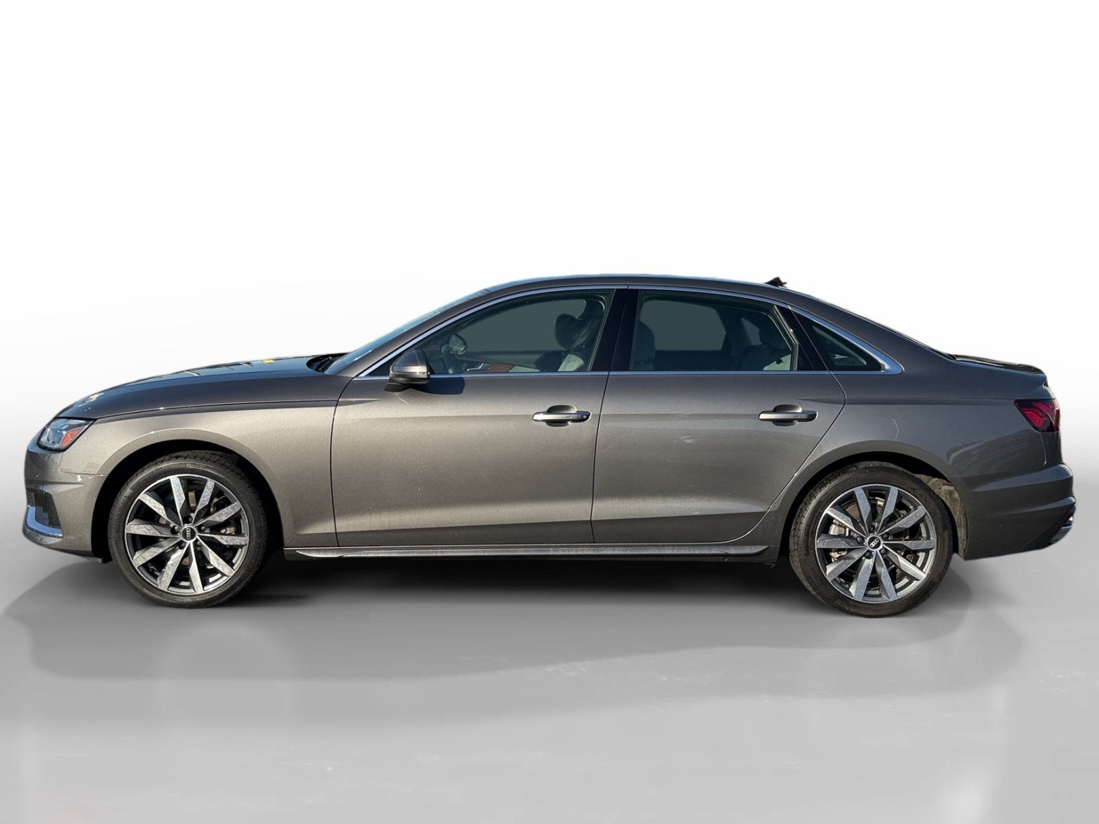 Used 2022 Audi A4 2.0T Premium Plus AWD/4WD image 2