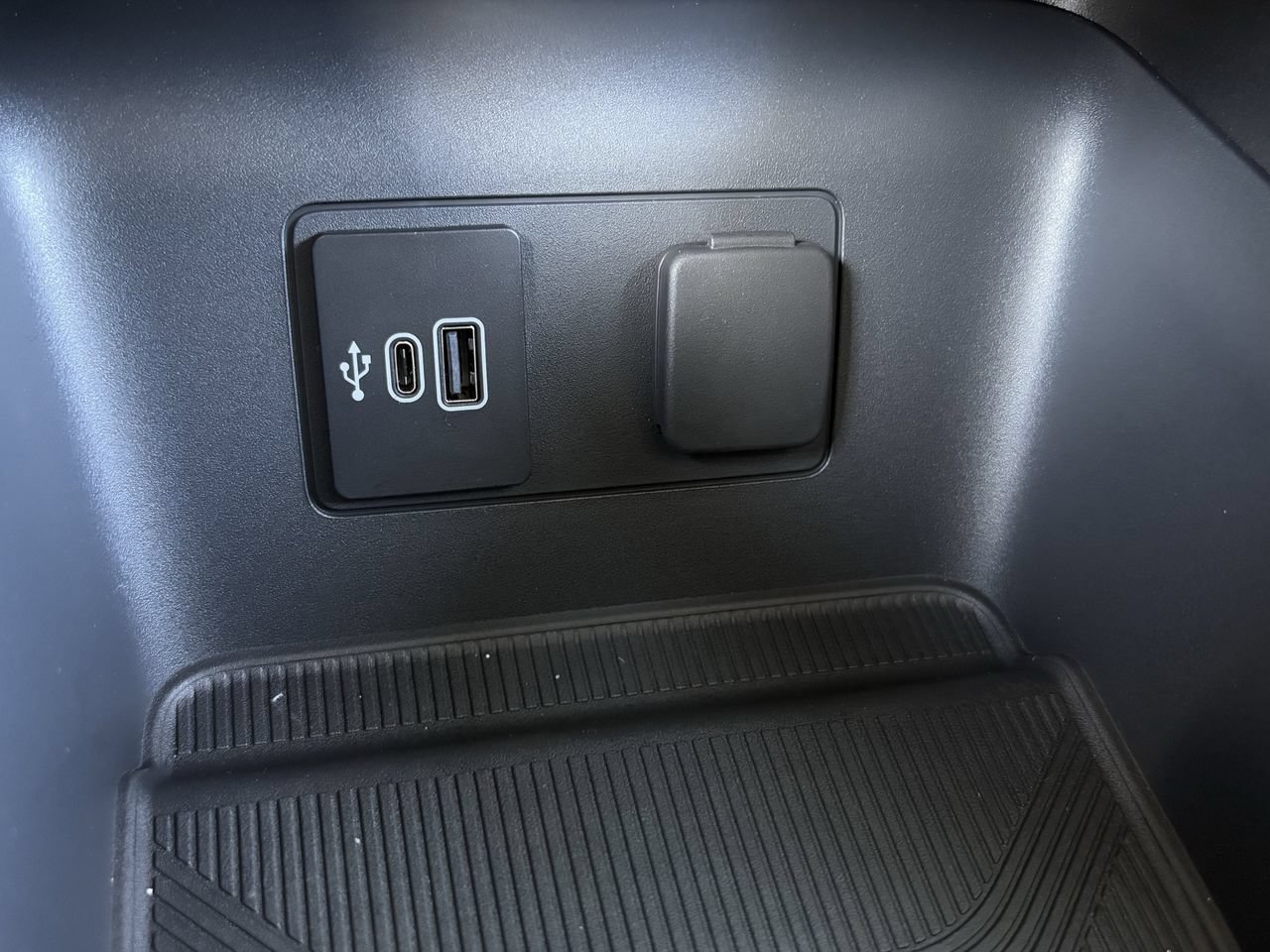 New 2026 Ford Explorer Active RWD image 20