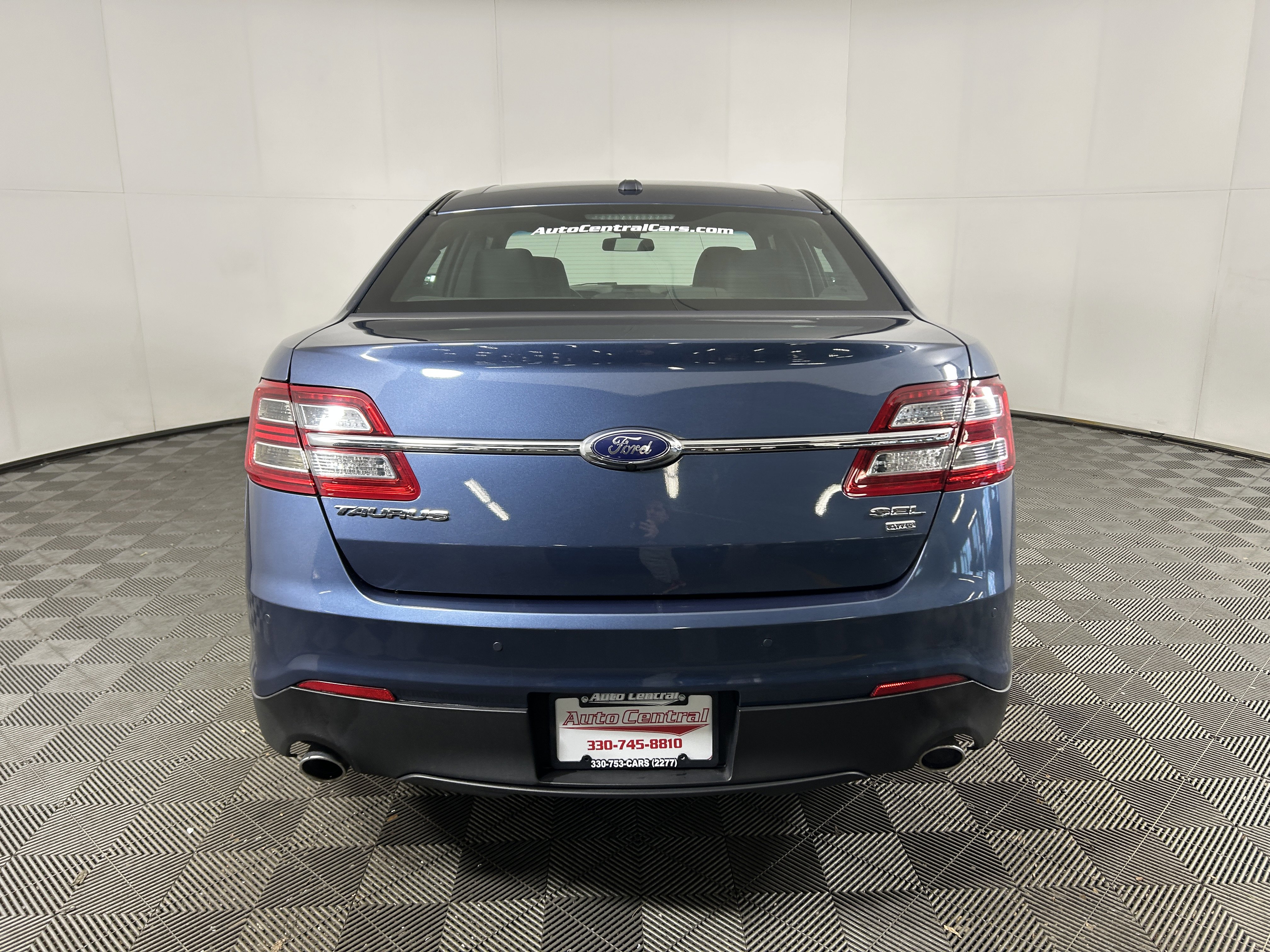 Used 2019 Ford Taurus SEL image 5