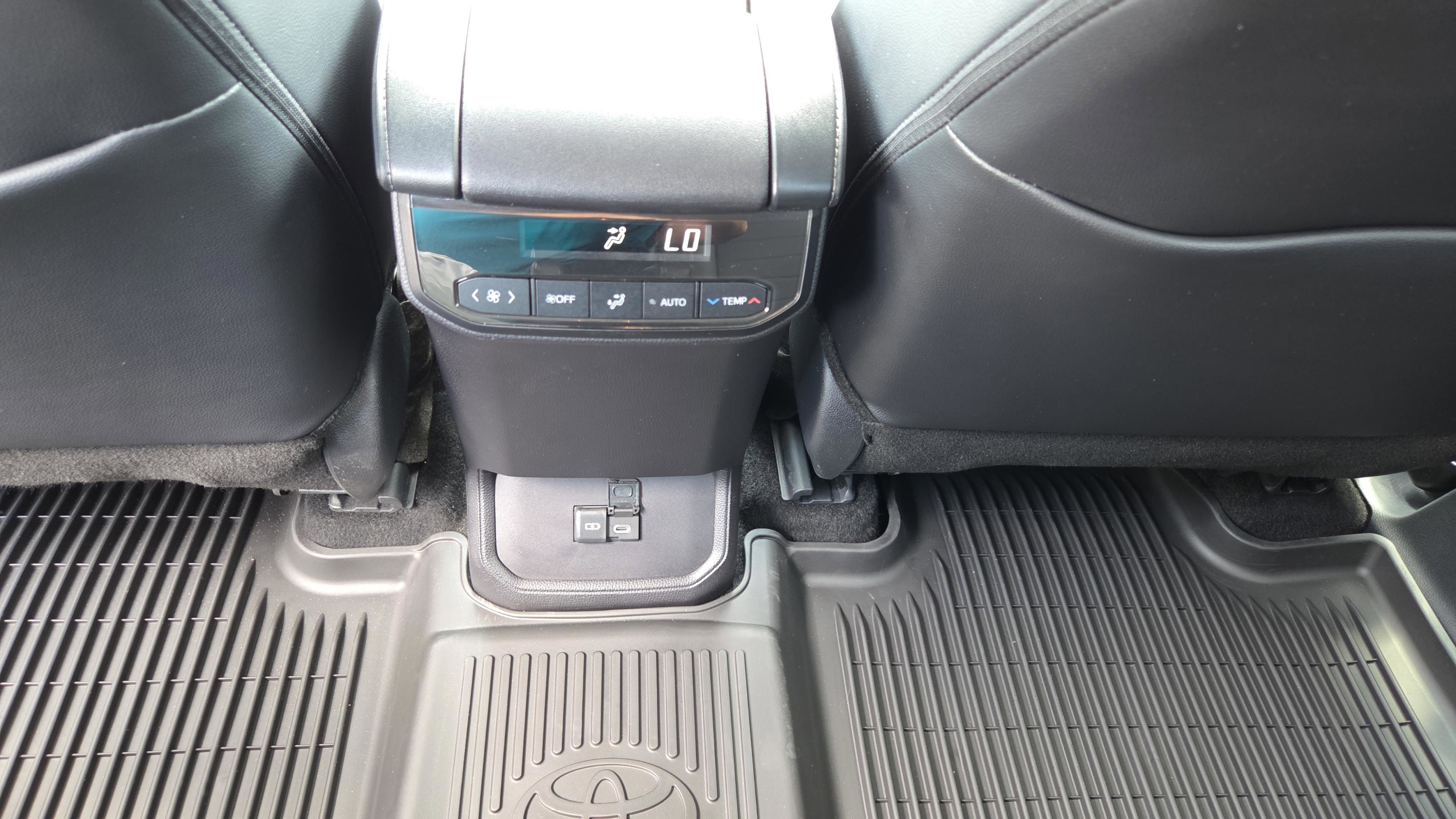 Certified 2024 Toyota Highlander XLE FWD image 14