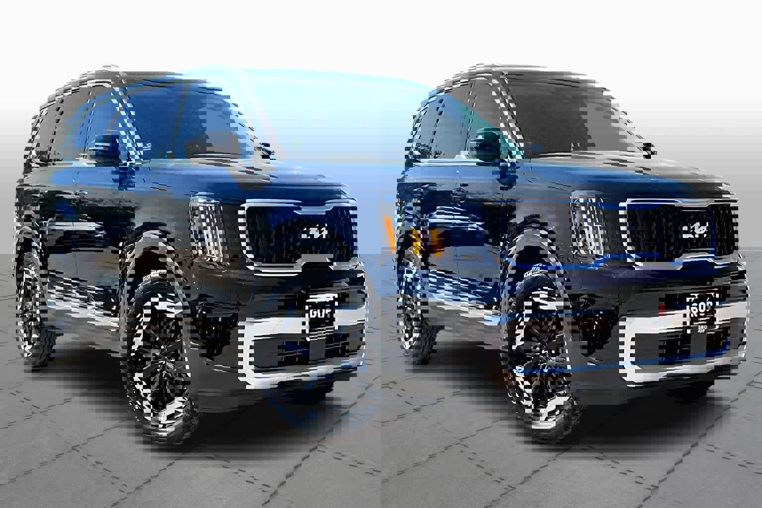 Used 2024 Kia Telluride EX w/ EX Captain's Chair Package image 3