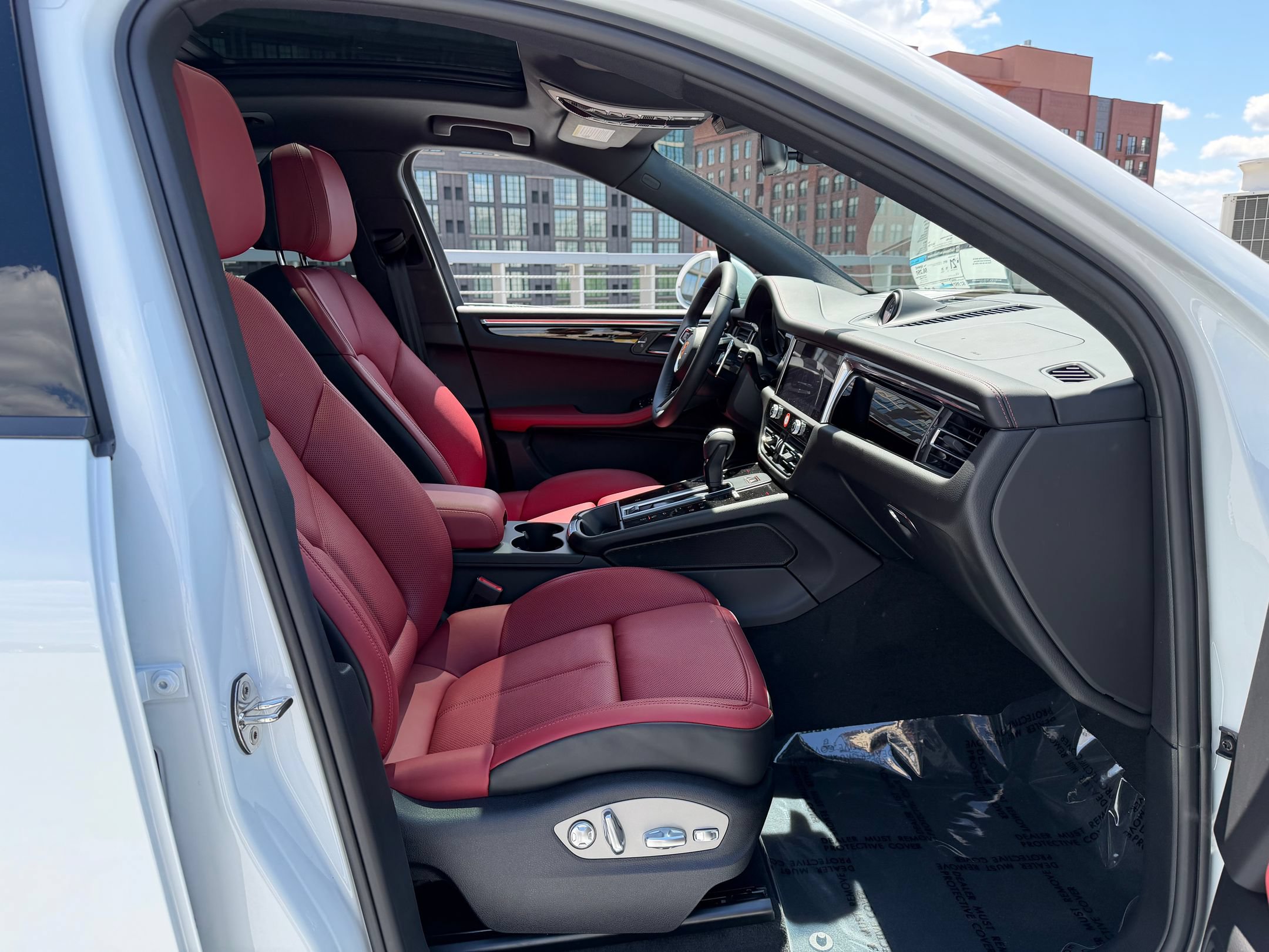 Used 2026 Porsche Macan AWD/4WD image 15