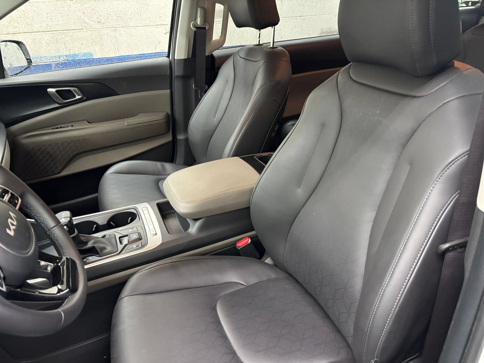 Used 2026 Kia Carnival FWD image 36