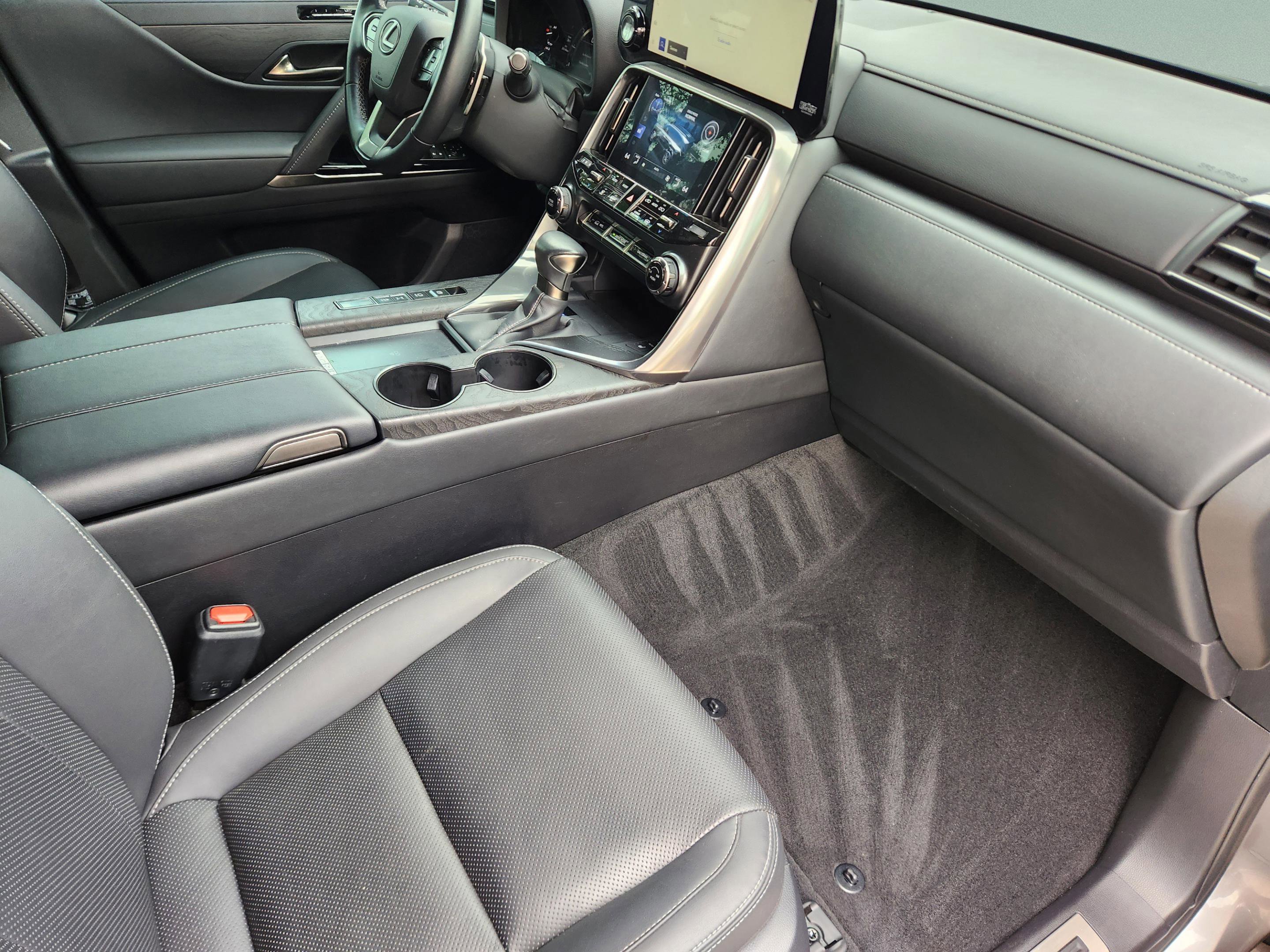 Used 2023 Lexus LX 600 4WD w/ Appearance Package image 7