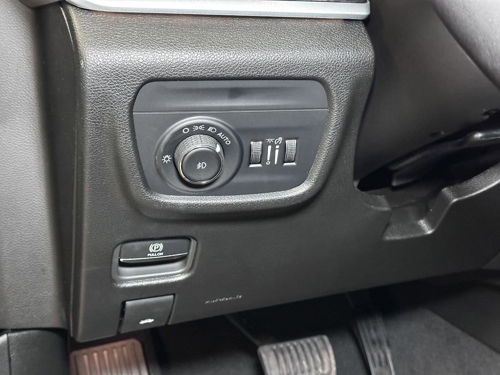 New 2025 Jeep Grand Cherokee Limited w/ Black Appearance Package image 19