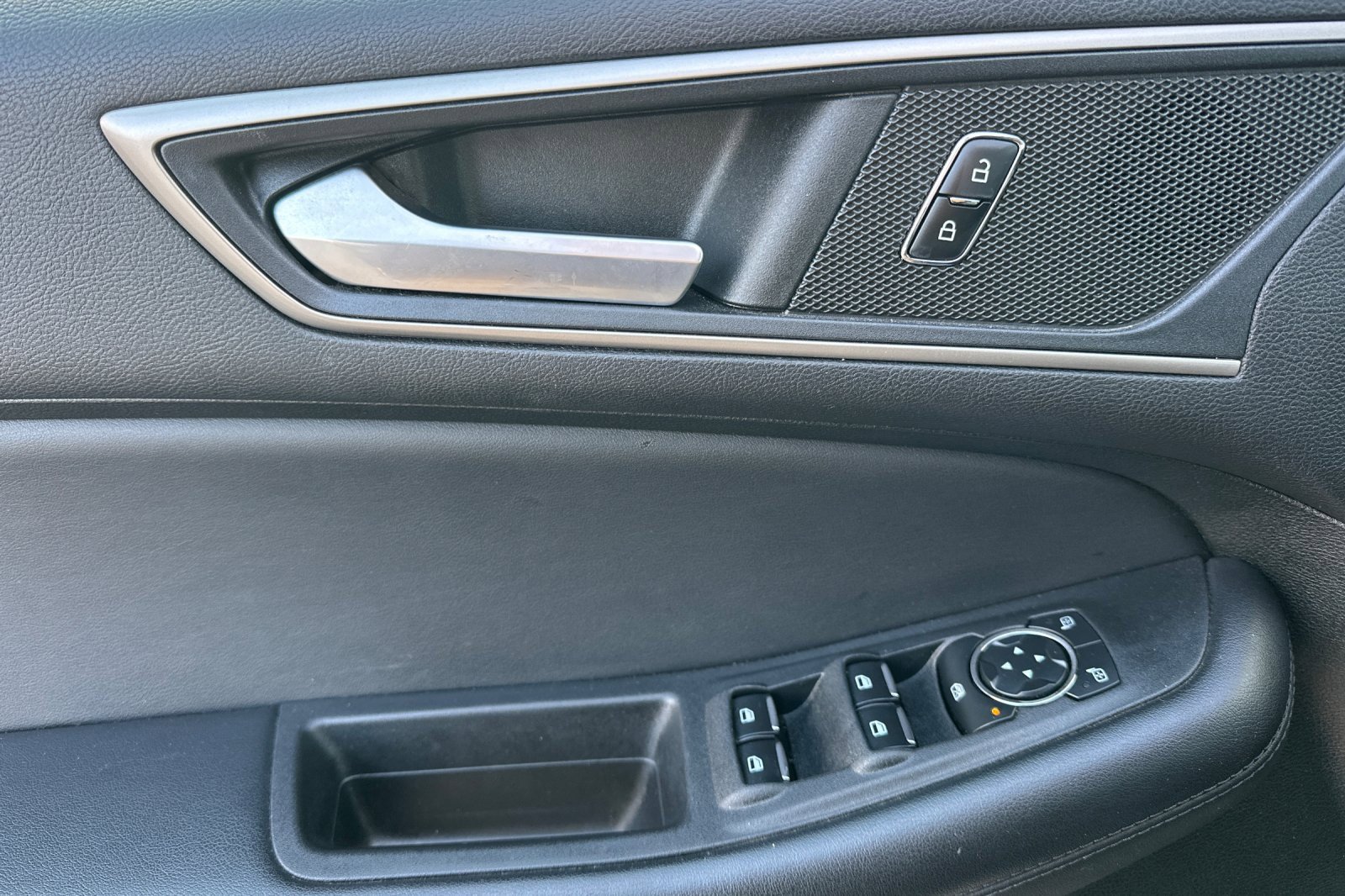 Used 2023 Ford Edge SEL image 11