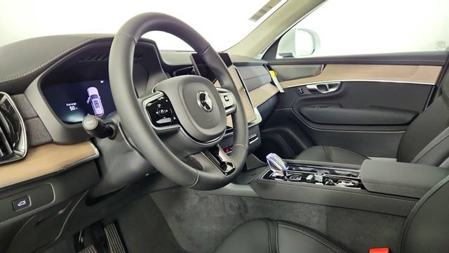 New 2026 Volvo XC90 B5 Plus w/ Protection Package Premier AWD/4WD image 12
