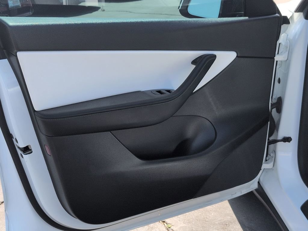 Used 2022 Tesla Model Y Performance image 23
