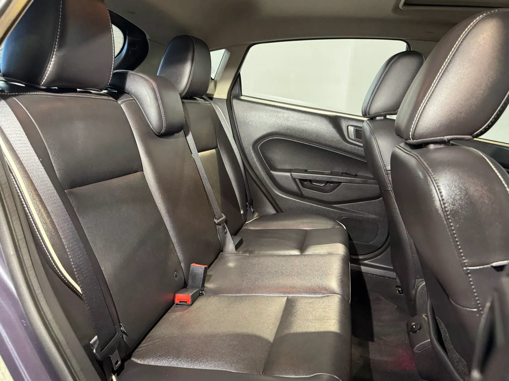 Used 2012 Ford Fiesta SES FWD image 27