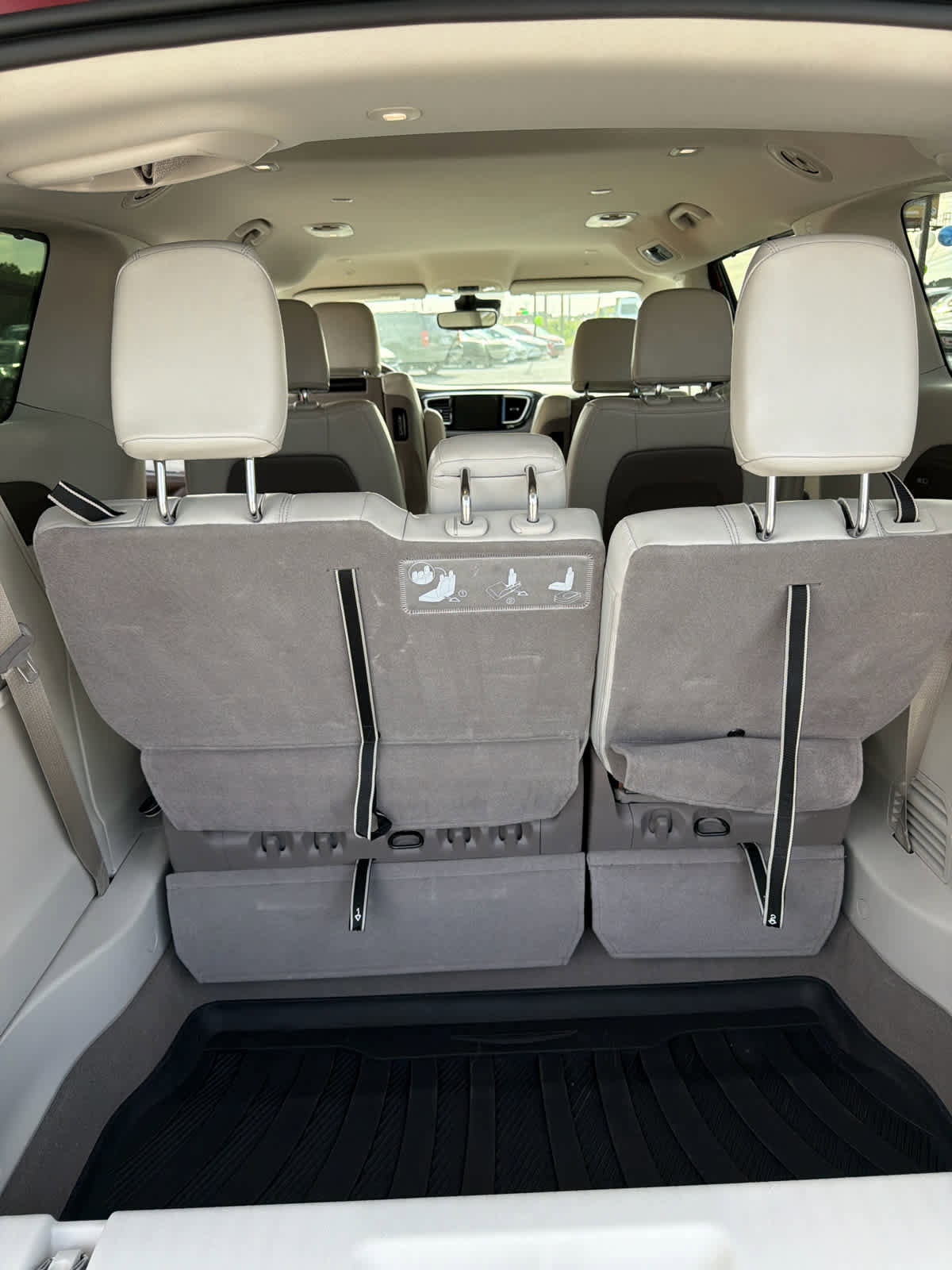 Used 2020 Chrysler Pacifica Touring-L Plus image 9