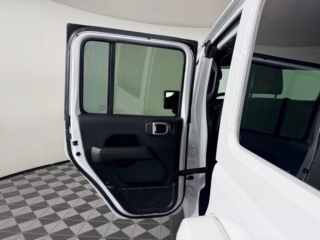 Used 2020 Jeep Wrangler Unlimited Sahara AWD/4WD image 29