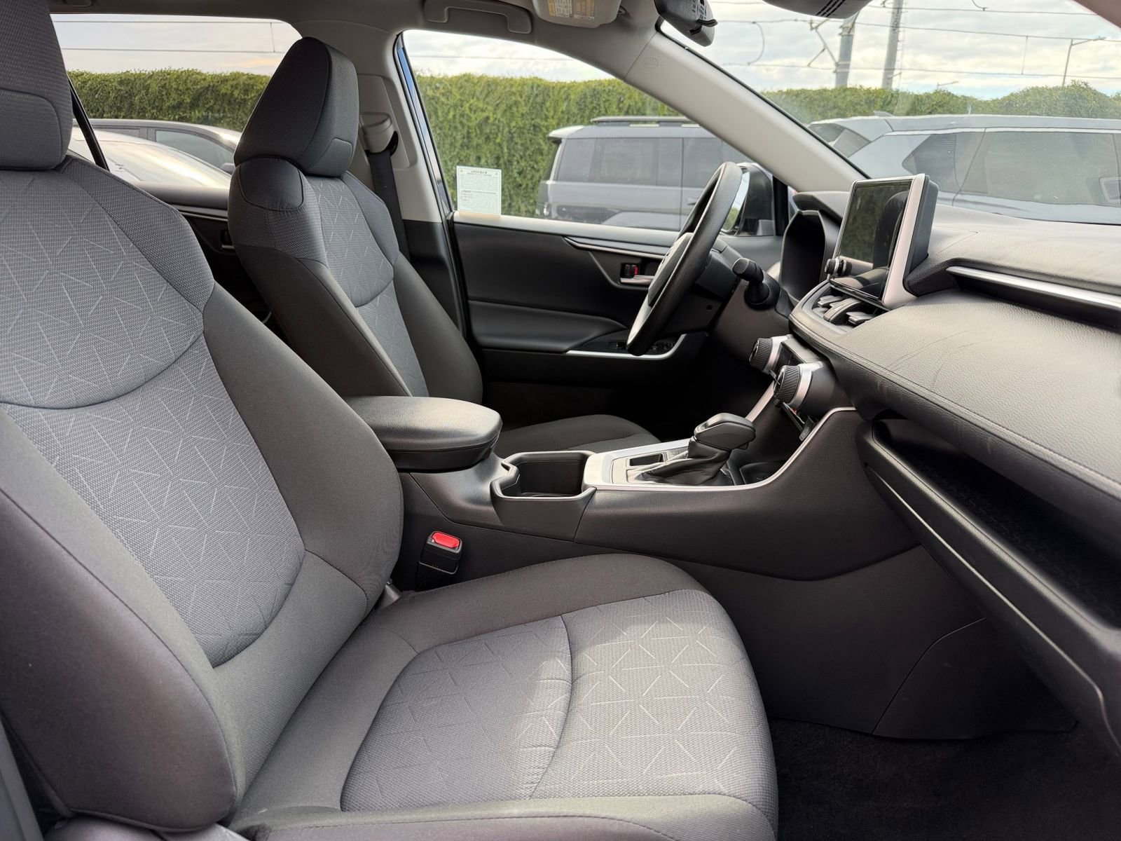 Used 2025 Toyota RAV4 XLE w/ Convenience Package image 37