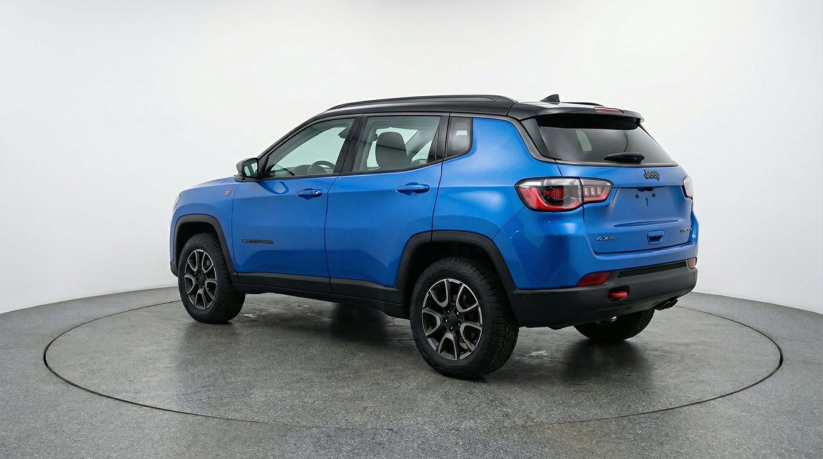 Used 2025 Jeep Compass Trailhawk image 6