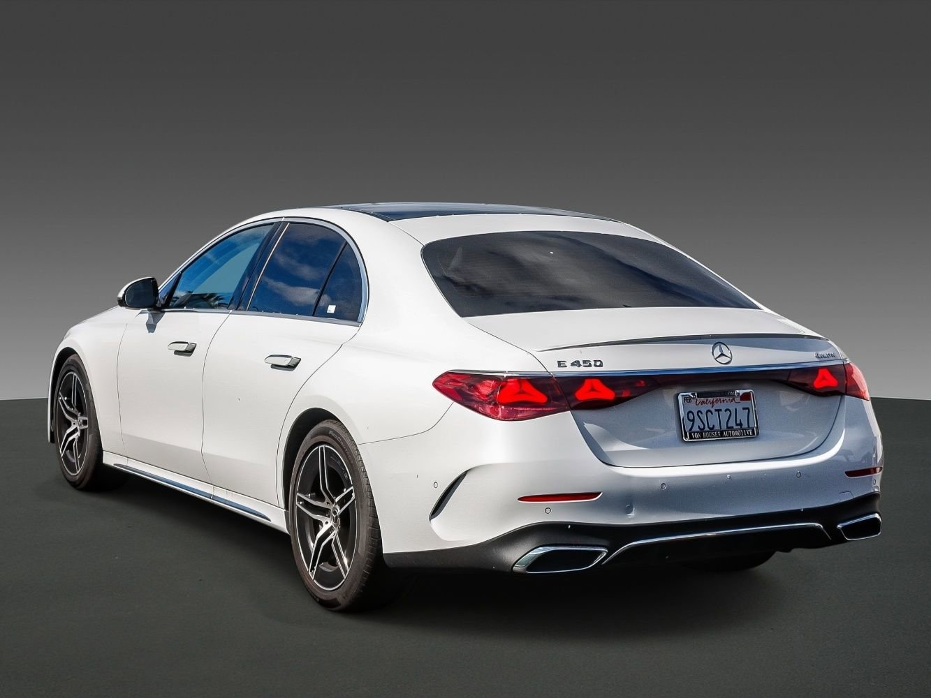 Used 2024 Mercedes-Benz E 450 4MATIC Sedan image 2