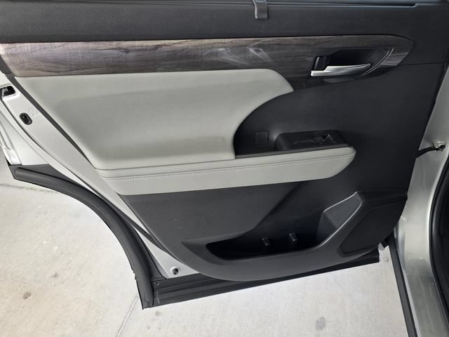 Certified 2024 Toyota Highlander Limited FWD image 38
