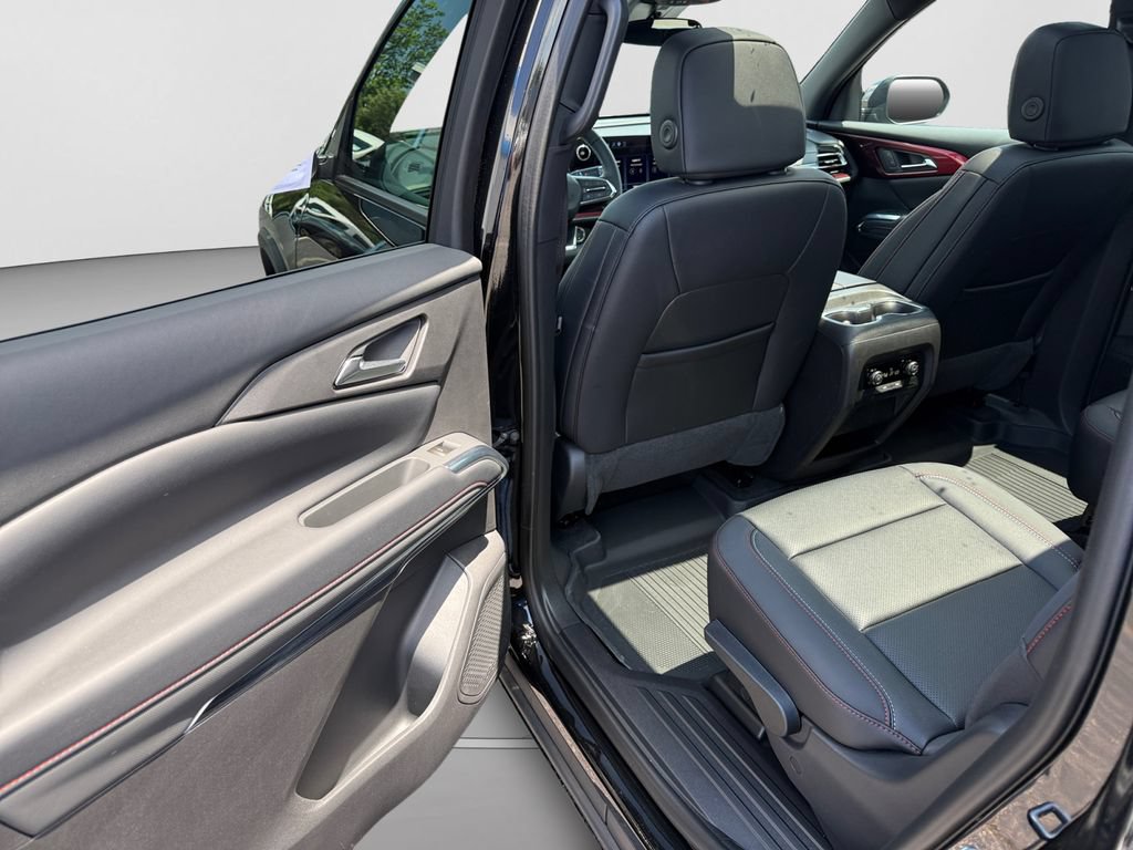 Used 2026 Chevrolet Traverse Z71 w/ LPO, Floor Liner Package AWD/4WD image 9
