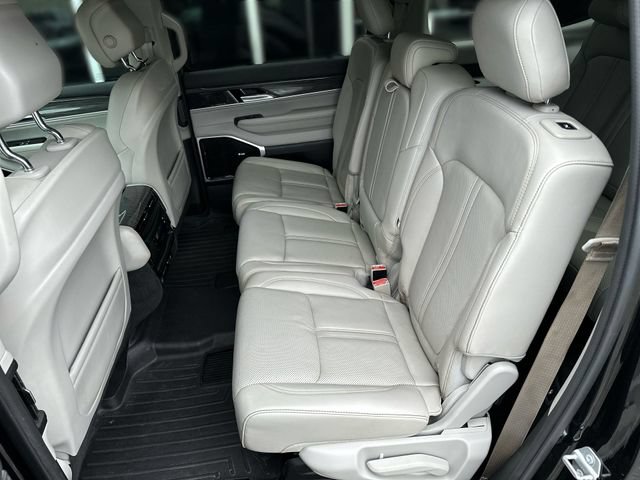 Used 2022 Jeep Wagoneer Series III w/ Premium Group I AWD/4WD image 24