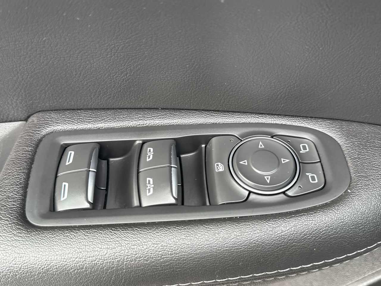 Used 2025 Cadillac XT5 Luxury AWD/4WD image 16