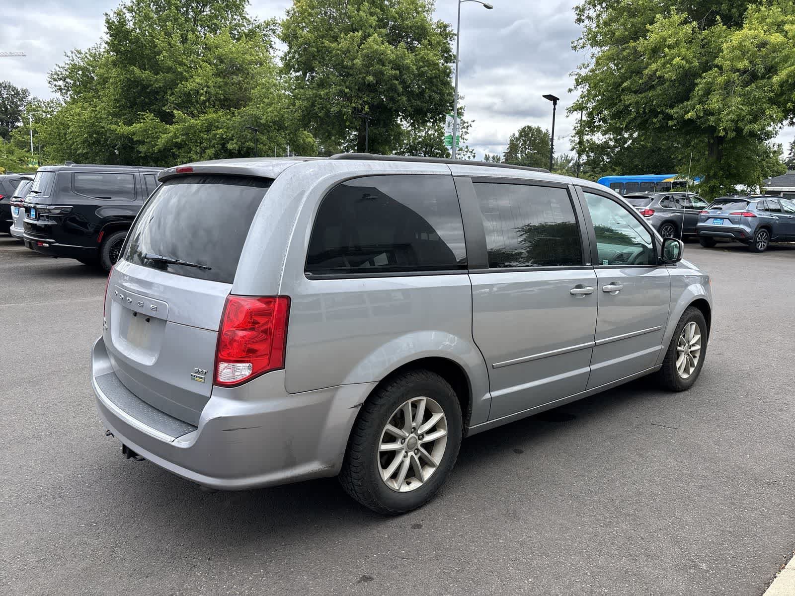 Used 2014 Dodge Grand Caravan SXT FWD image 4