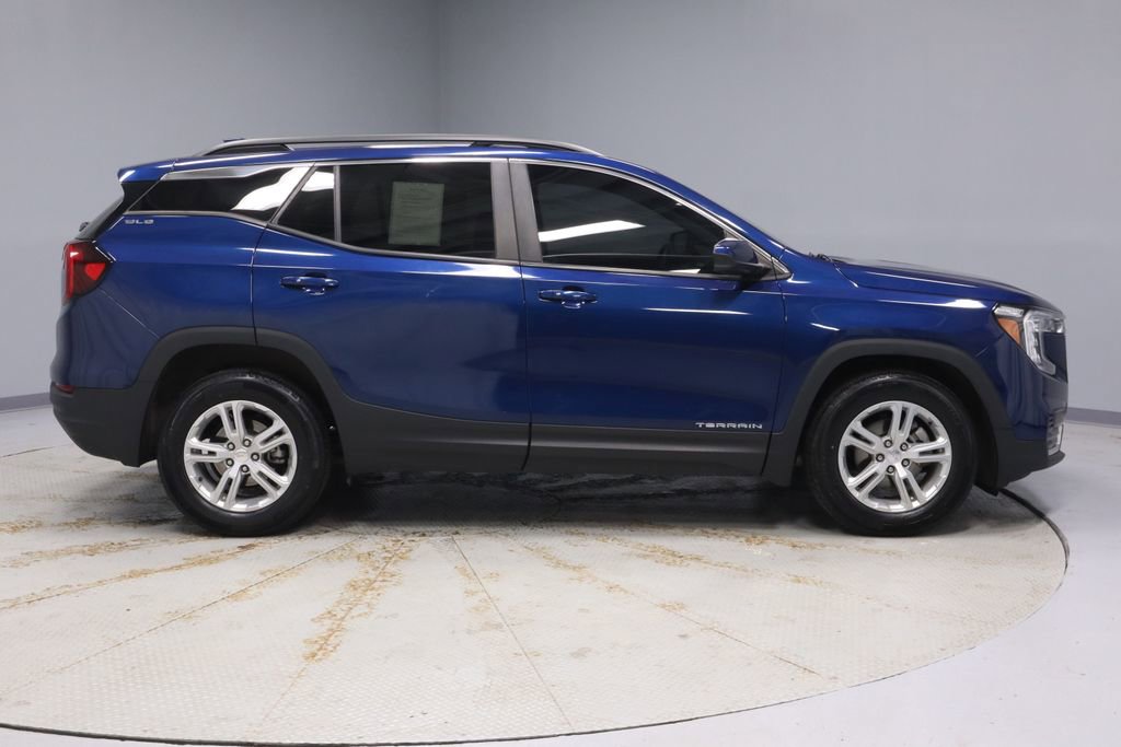 Used 2022 GMC Terrain SLE w/ Driver Convenience Package FWD image 9