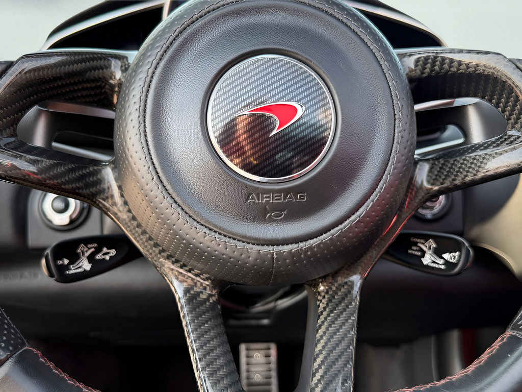 Used 2015 McLaren 650S Spider RWD image 38