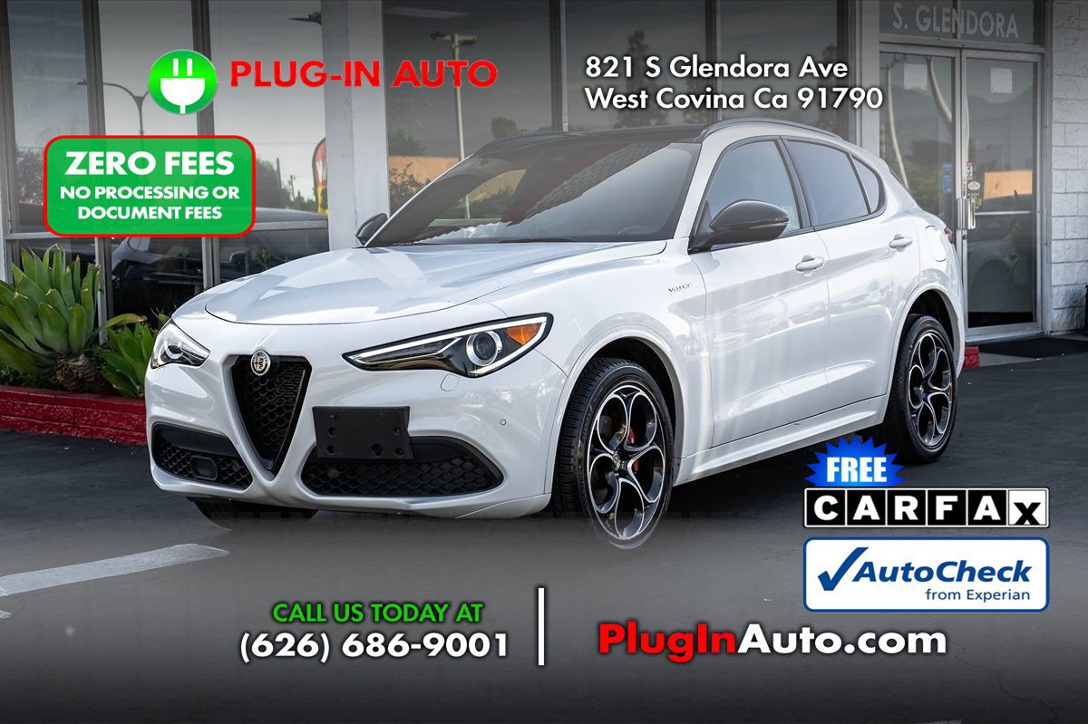 Used 2022 Alfa Romeo Stelvio Veloce AWD/4WD image 2