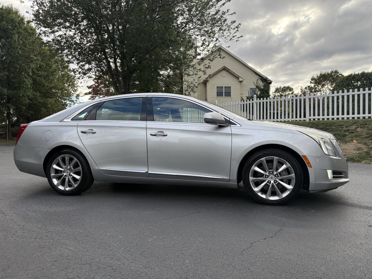 Used 2013 Cadillac XTS Luxury w/ Driver Awareness Package image 5