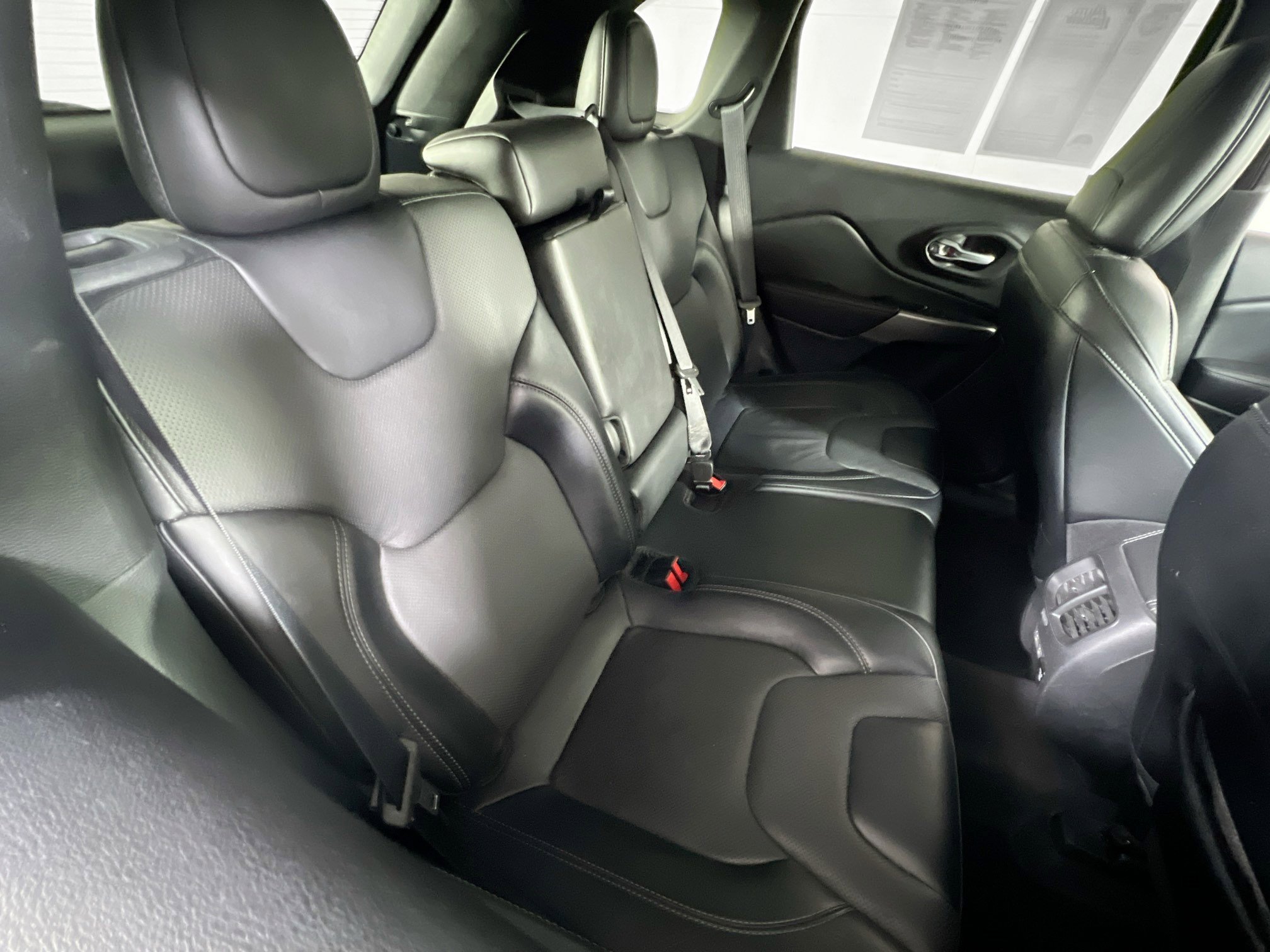 Used 2022 Jeep Cherokee Limited image 26