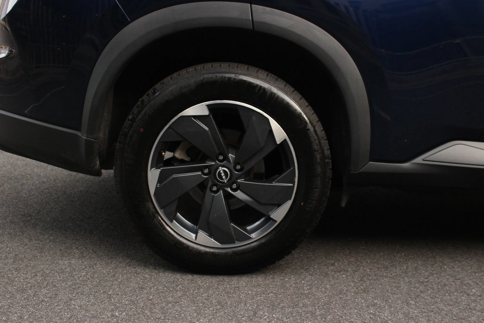Used 2024 Nissan Rogue SV AWD/4WD image 5