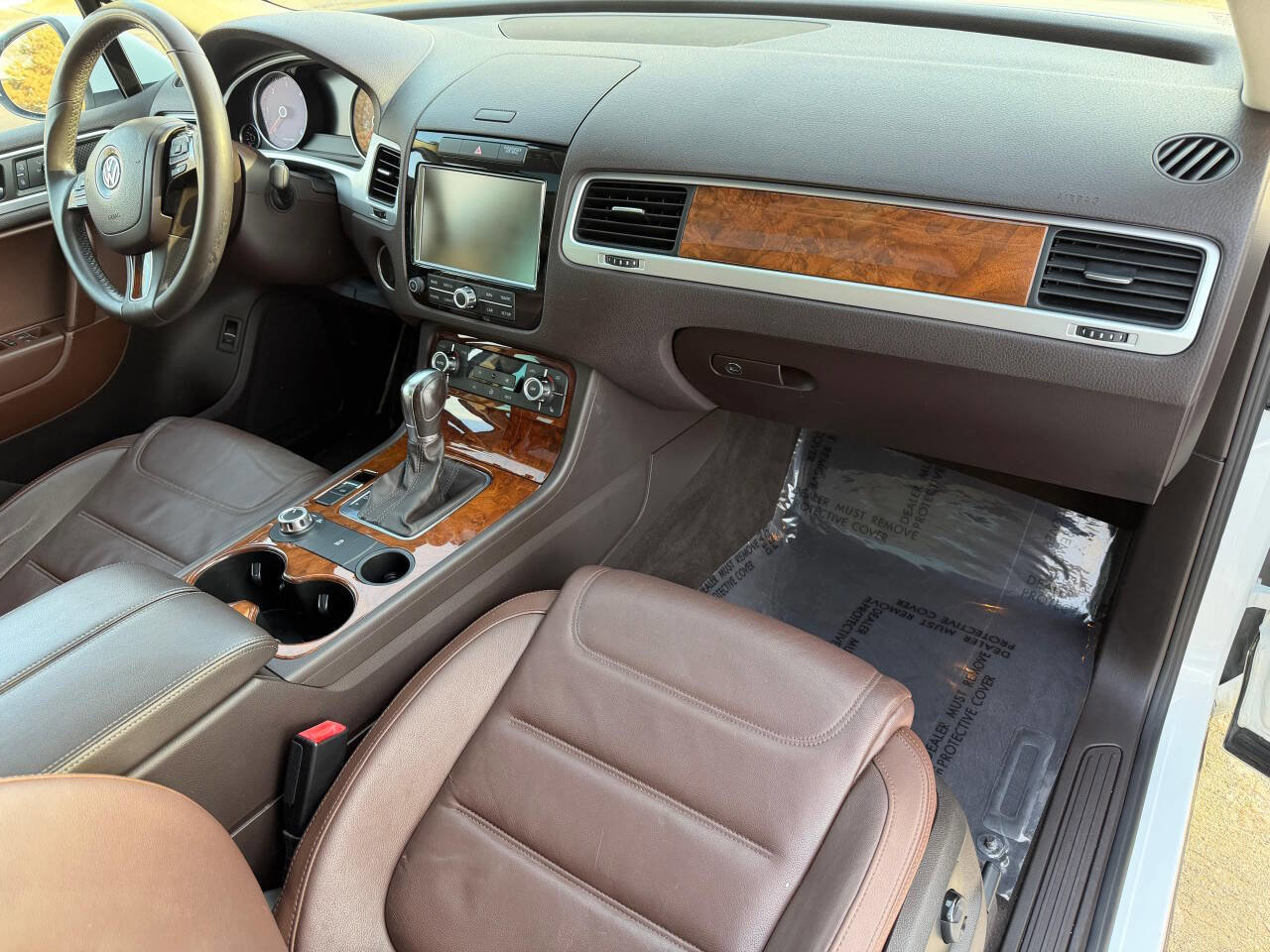 Used 2013 Volkswagen Touareg Sport image 19