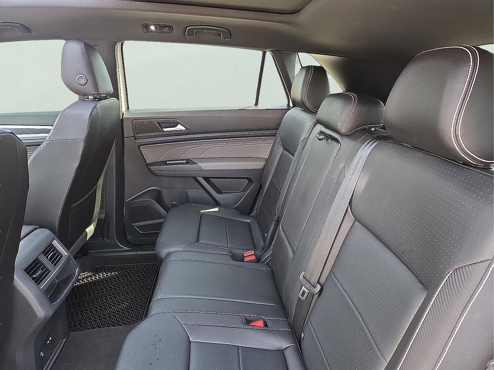 Used 2023 Volkswagen Atlas Cross Sport SEL R-Line image 10