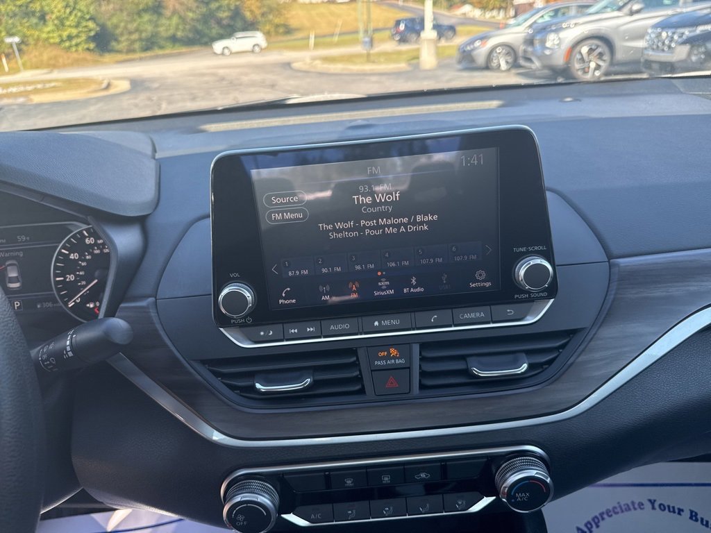 Used 2024 Nissan Altima 2.5 SV image 14