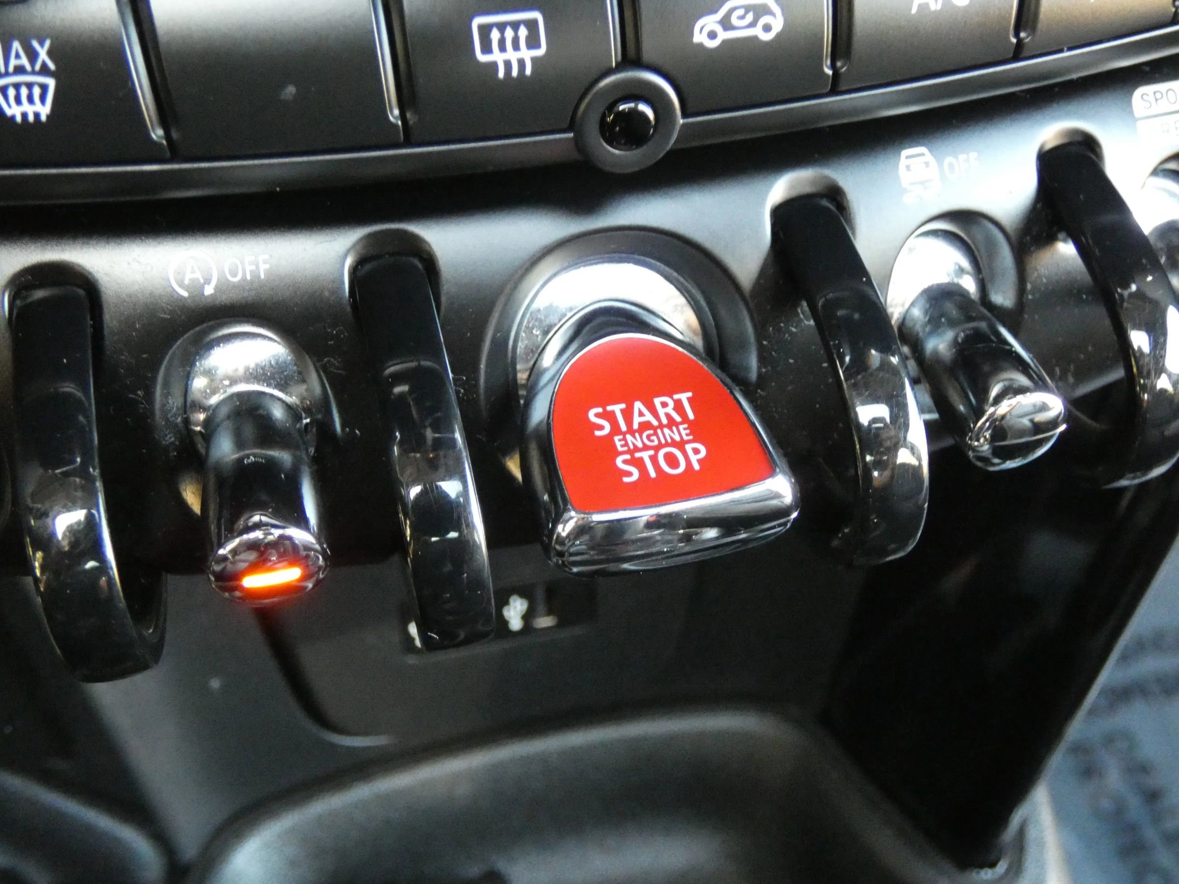 Used 2019 MINI Cooper S w/ Premium Package image 61