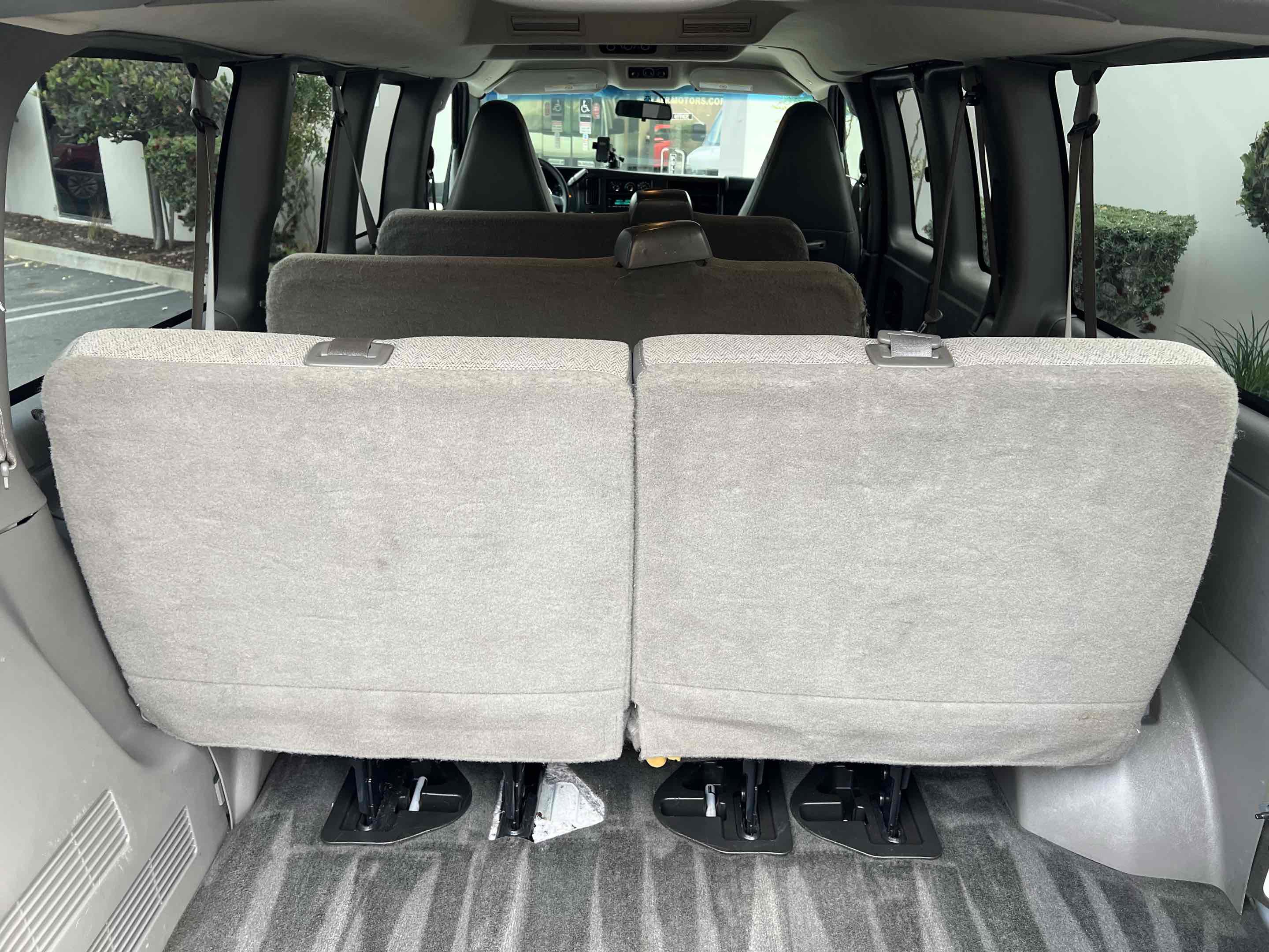 Used 2018 Chevrolet Express 3500 LT w/ LT Preferred Equipment Group RWD image 32