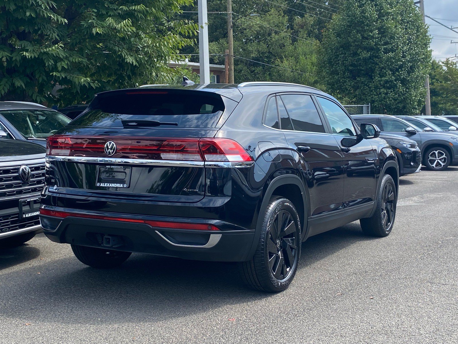 Certified 2024 Volkswagen Atlas Cross Sport SE w/ Panoramic Sunroof Package AWD/4WD image 3