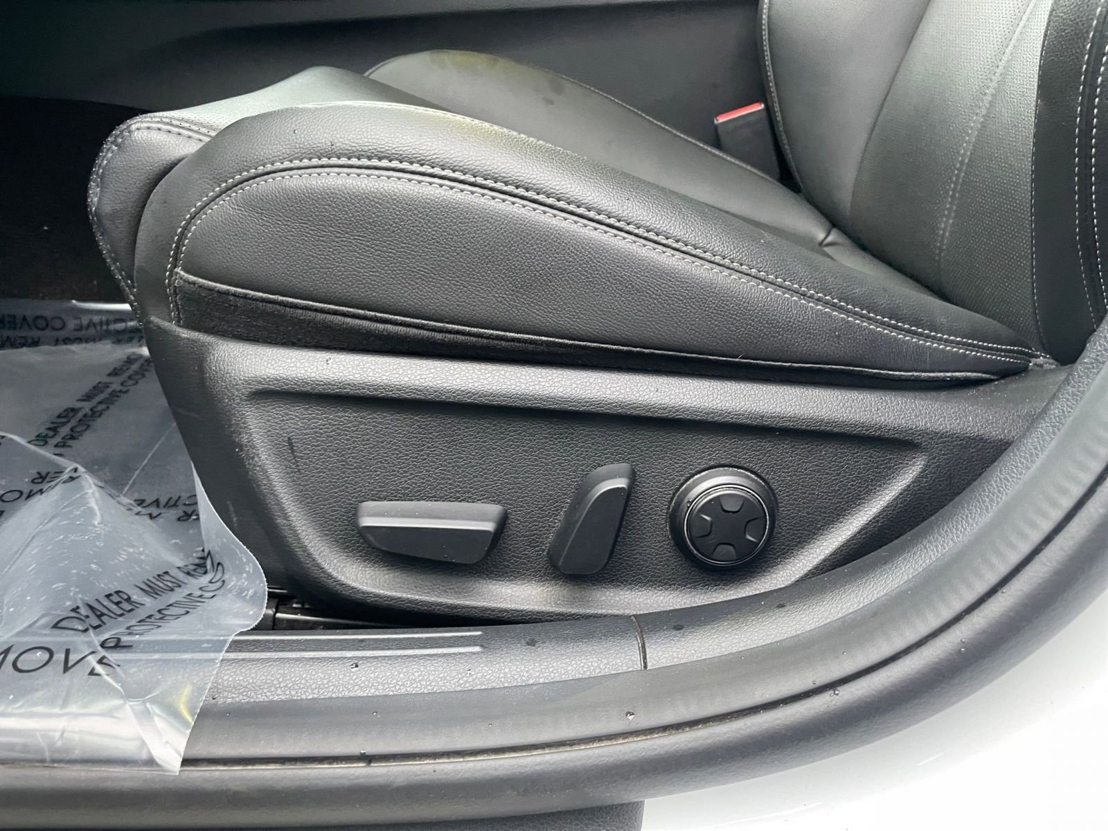 Used 2025 Genesis G70 2.5T image 24