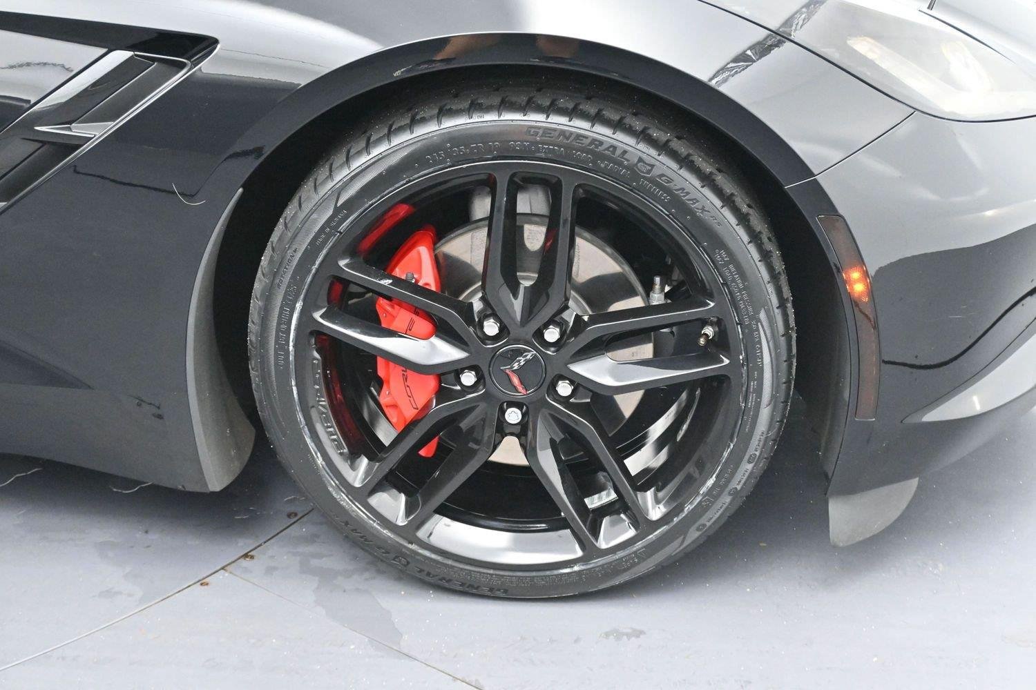 Used 2019 Chevrolet Corvette Stingray Coupe w/ Carbon Flash Badge Package RWD image 28