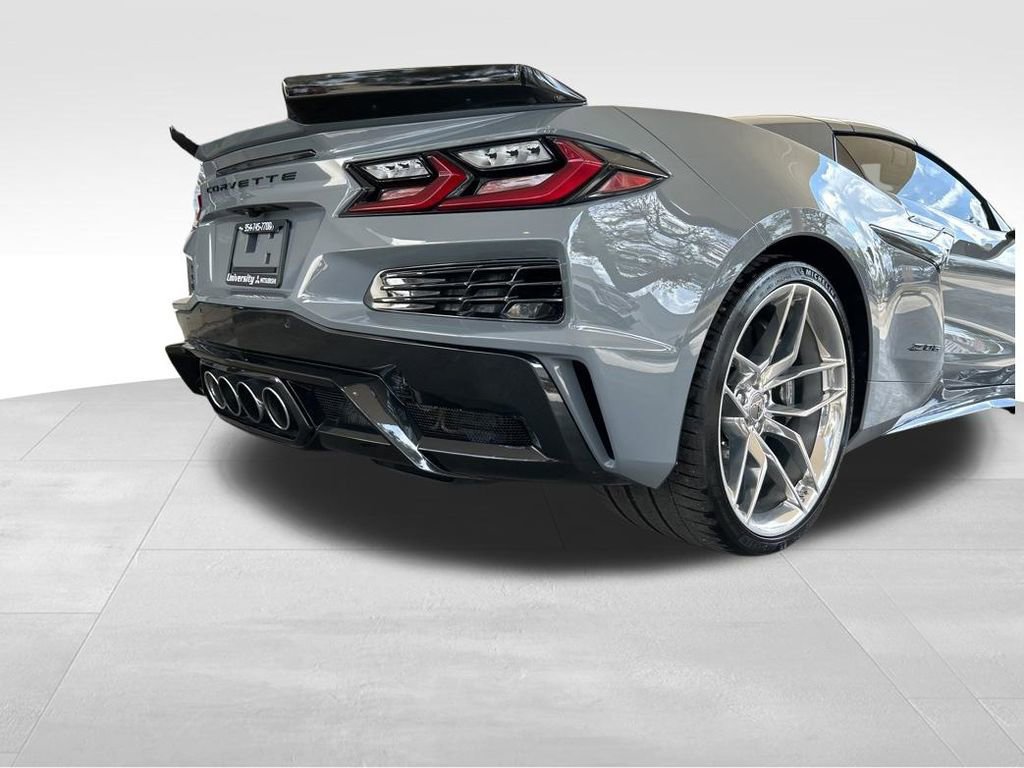 Used 2025 Chevrolet Corvette Z06 image 28