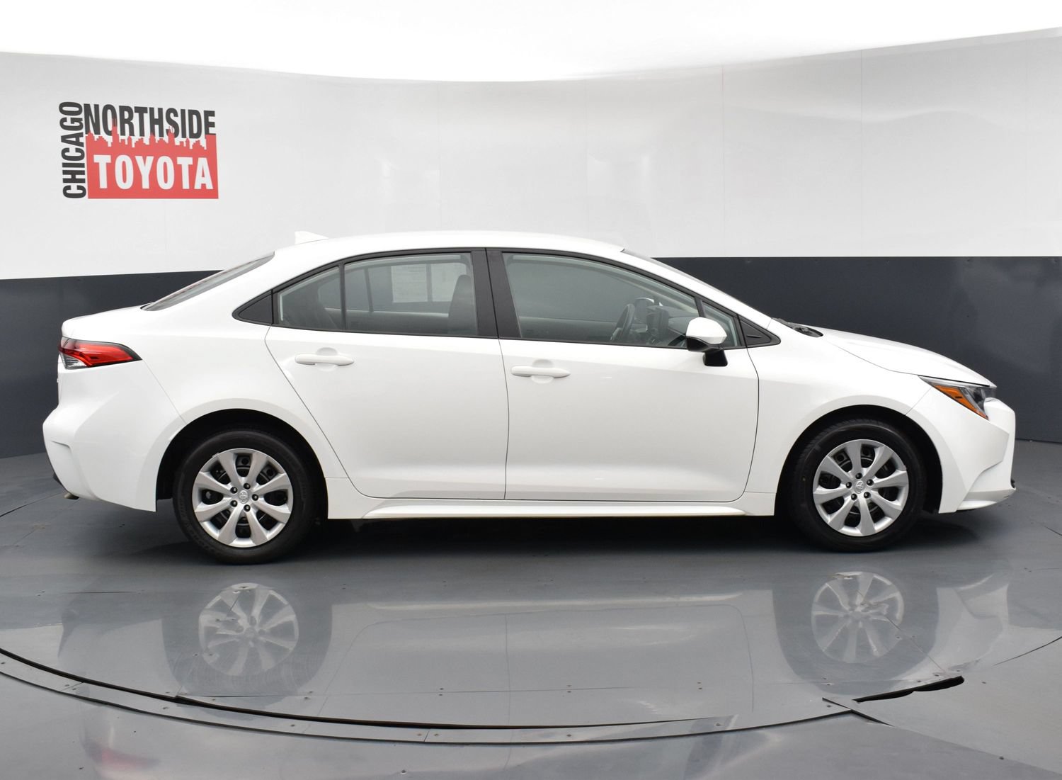 Used 2025 Toyota Corolla LE FWD image 5