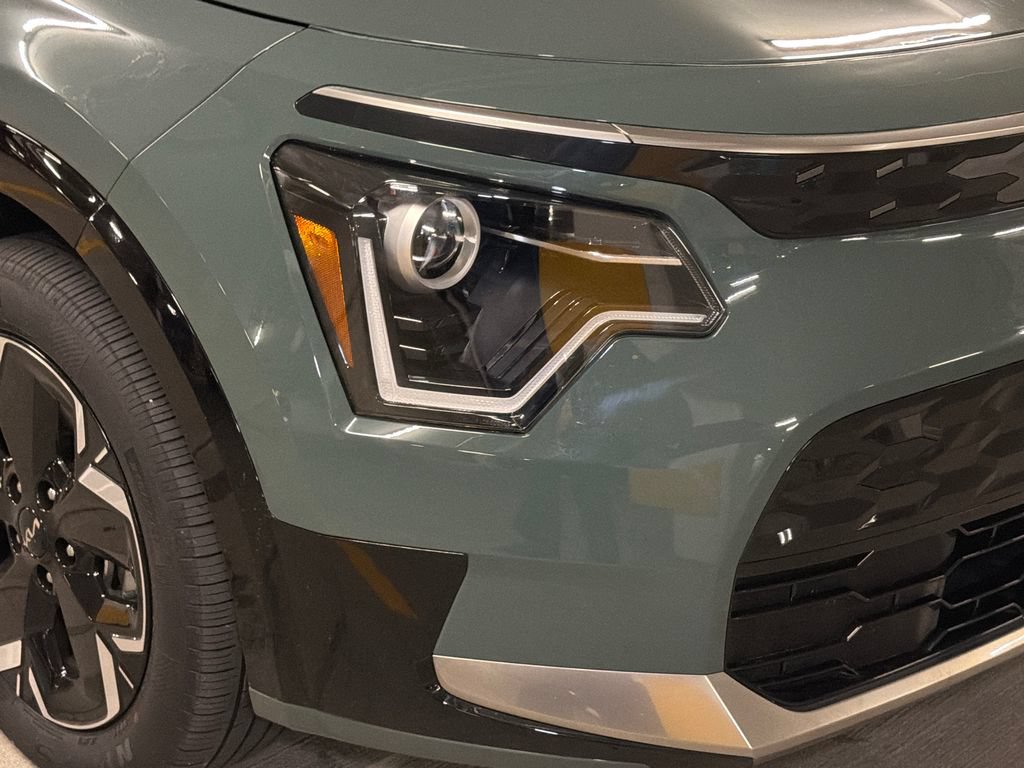 Certified 2024 Kia Niro Wind FWD image 11